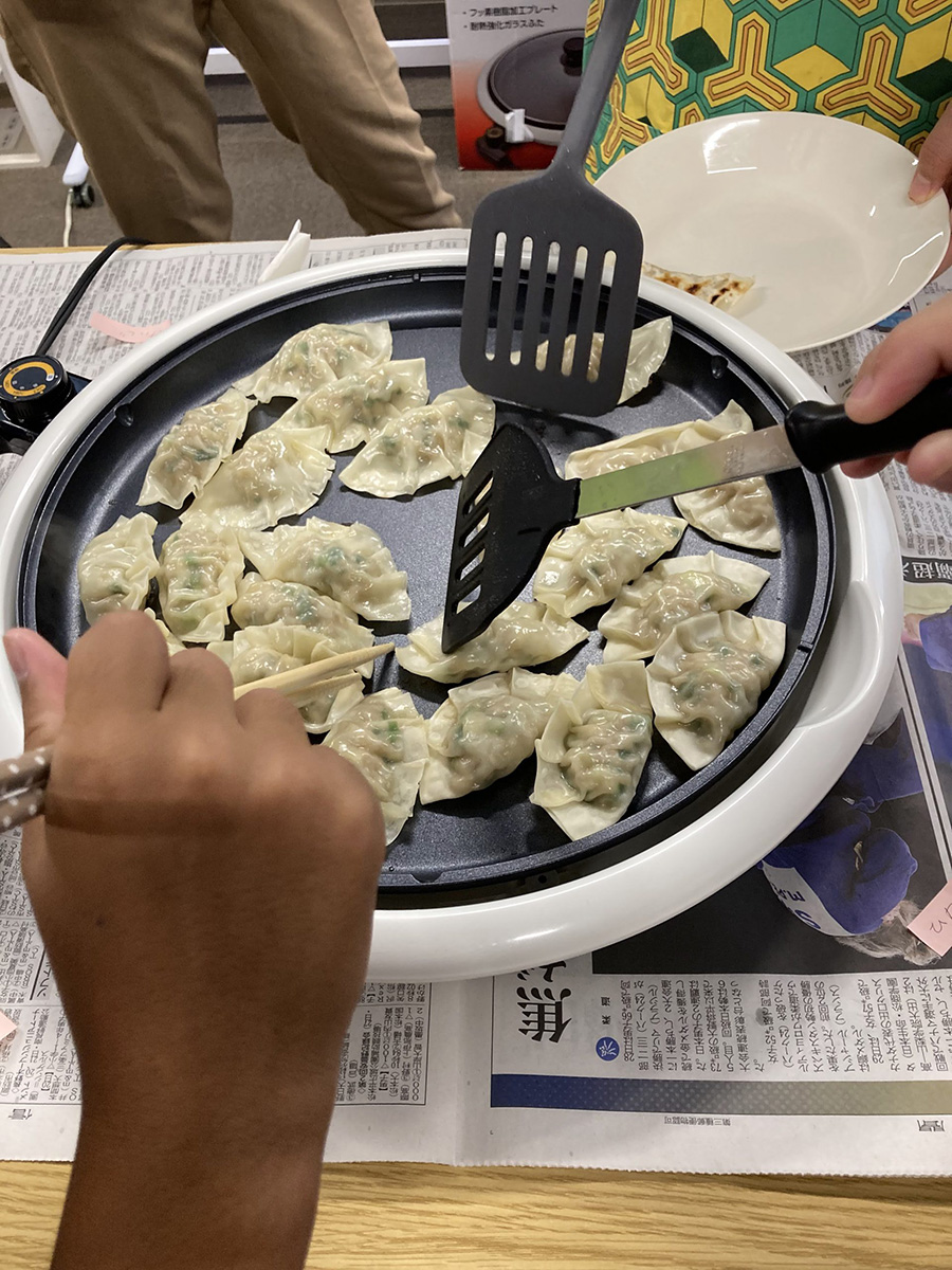 【はぴねすジョブ若里】餃子作り ～レシピ調べ・買い出し・調理まで全ておこないました！～